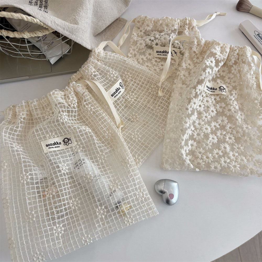Lace Embroidered Daisy Mesh Dr - Travel Packing Accessories recension och pris