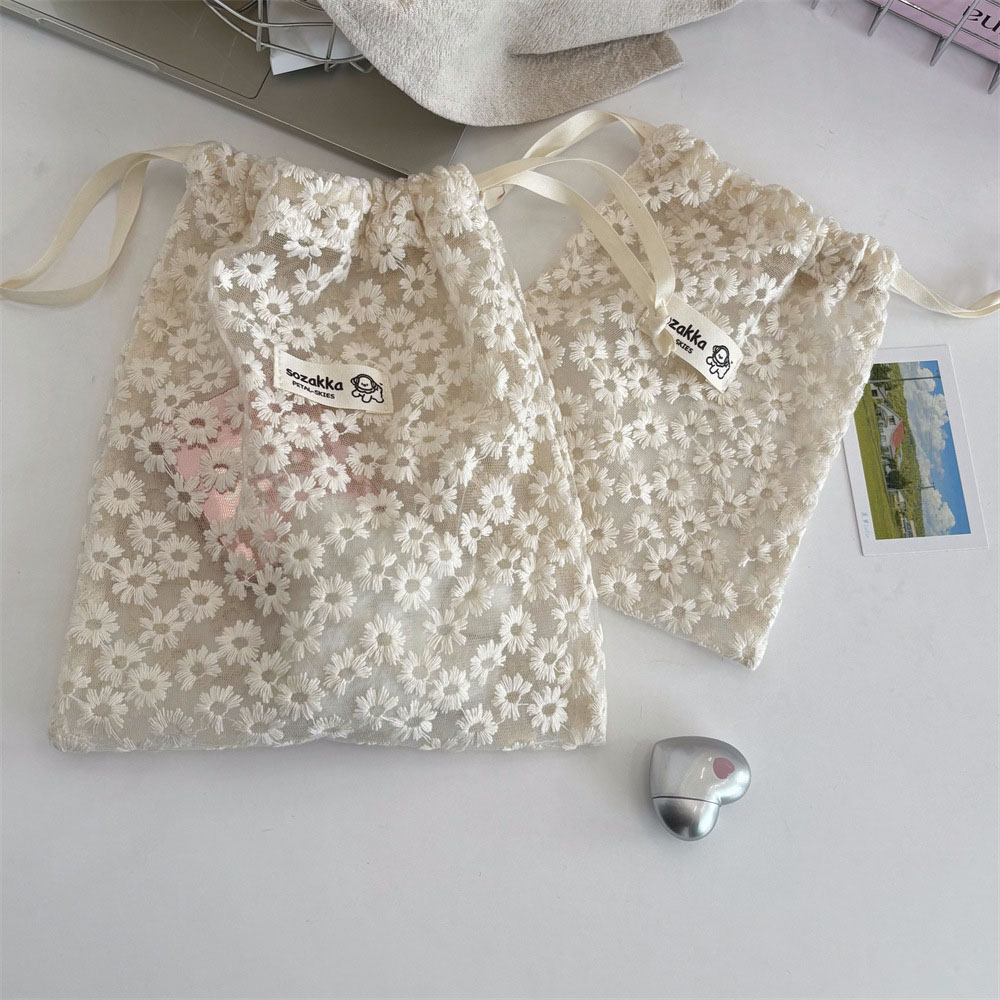 Lace Embroidered Daisy Mesh Dr - Travel Packing Accessories recension och pris
