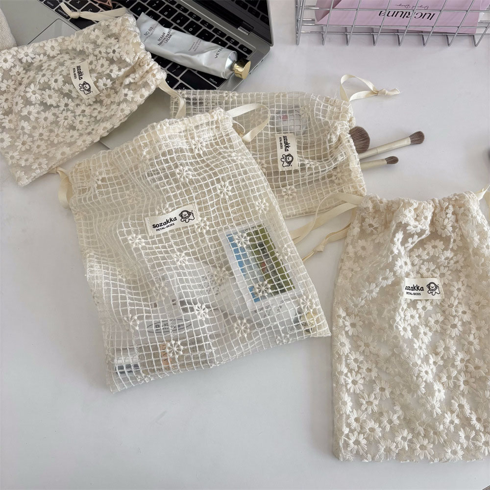 Lace Embroidered Daisy Mesh Dr - Travel Packing Accessories recension och pris