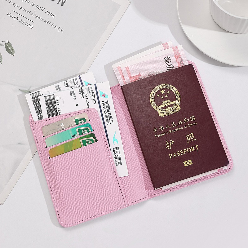 Hello Kitty Women Passport Cov - Qantas Travel Accessories recension och pris
